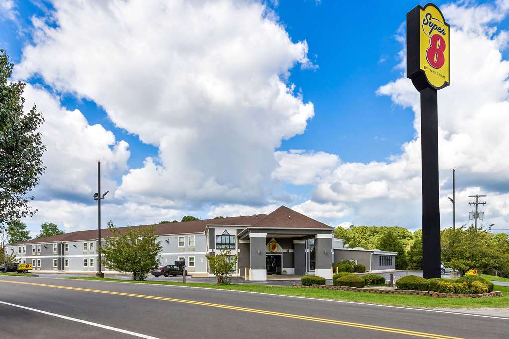 Super 8 by Wyndham Dickson - photo 2
