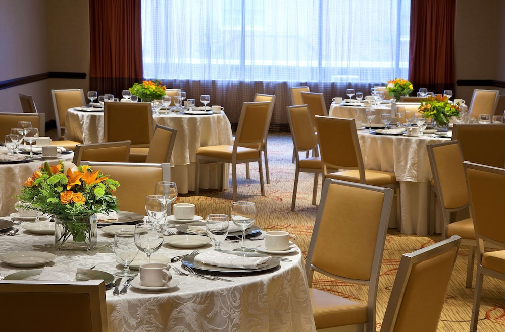 Embassy Suites by Hilton Washington DC Chevy Chase Pavilion - photo 45