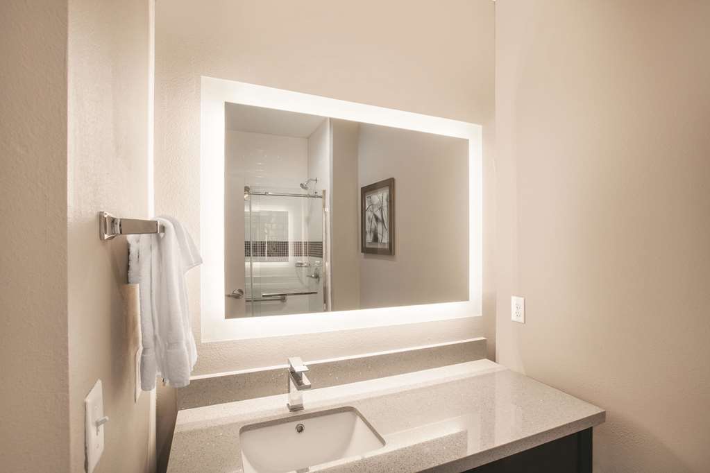 La Quinta Inn & Suites by Wyndham Kingsville - photo 9