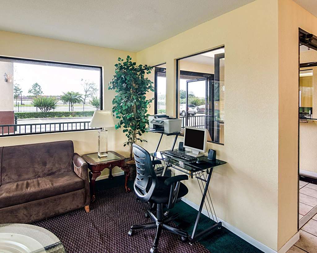 Rodeway Inn & Suites Highway 290 Northwest - photo 19