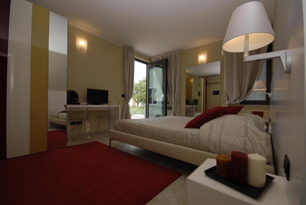 Relais Corte Bergamini — 4-Star Luxury Hotel in Peschiera Del Garda, Italy