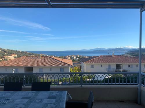 T2 Clim 54m2 17m2 de Terrasse Tres Belle Vue Mer - carbon neutral hotel in L'ile-Rousse