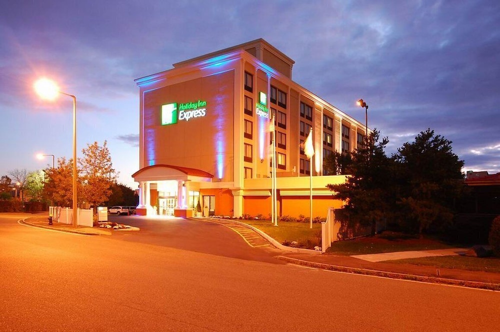 Holiday Inn Express Boston by IHG - photo 82