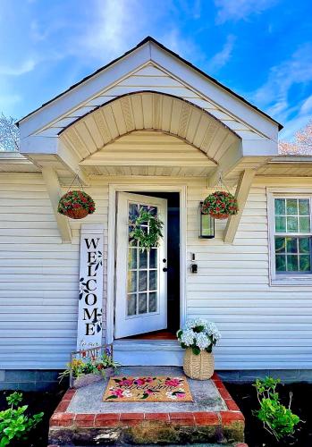 Bright And Airy In Hampton Bays — Hampton Bays