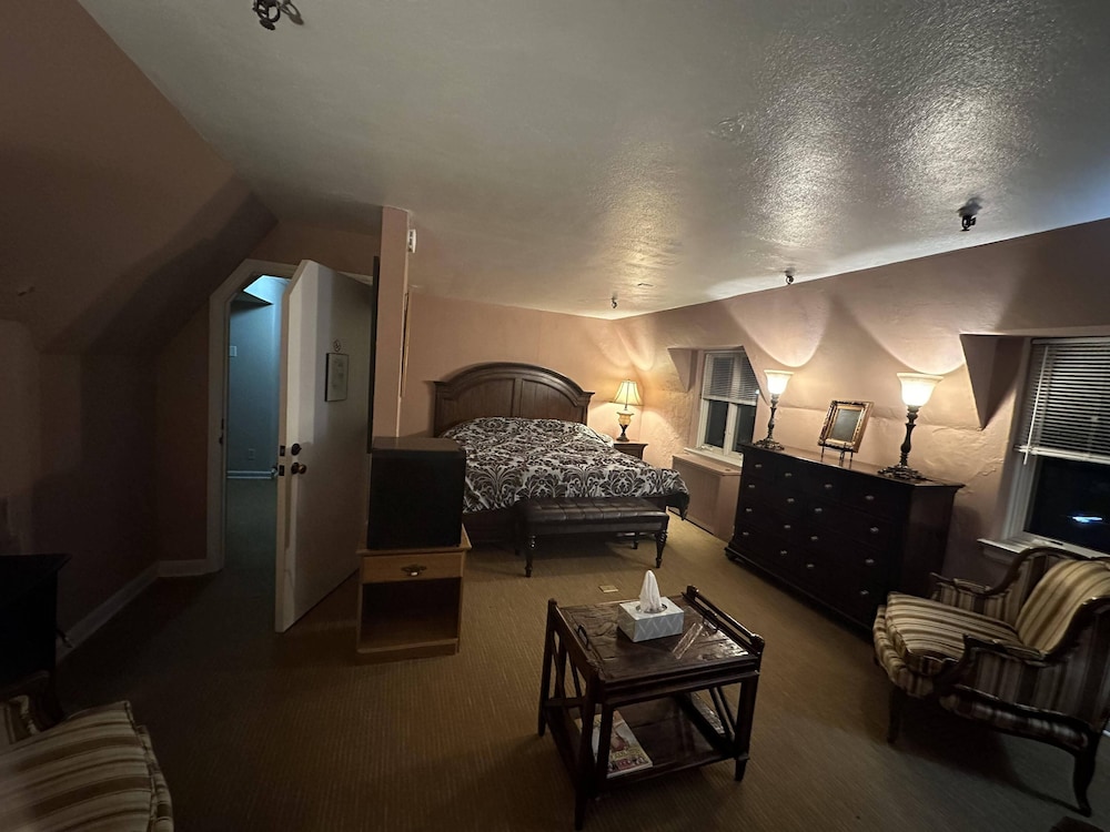 The Oaks B&B Hotel and Spiritual Center - photo 28