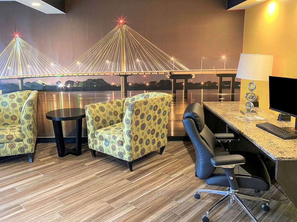 Clarion Pointe Independence Kansas City - photo 24