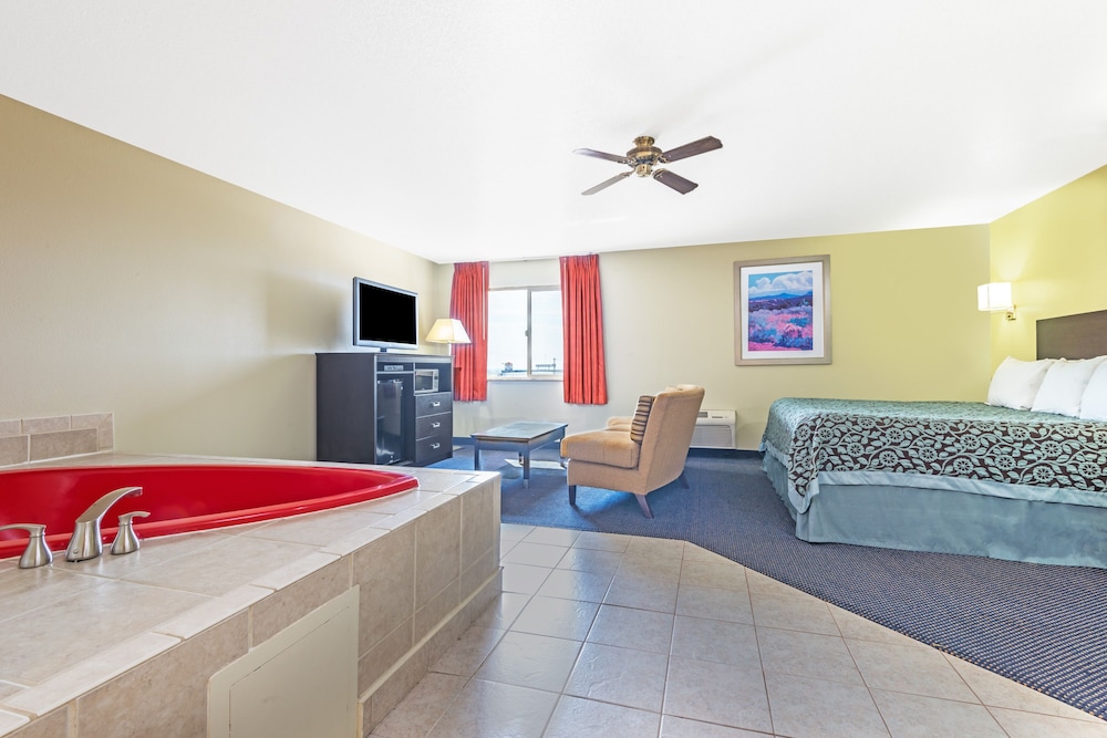 Days Inn by Wyndham Pueblo - photo 4