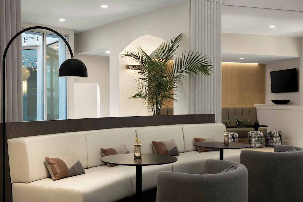 AC Hotel by Marriott Portland Lake Oswego - photo 4