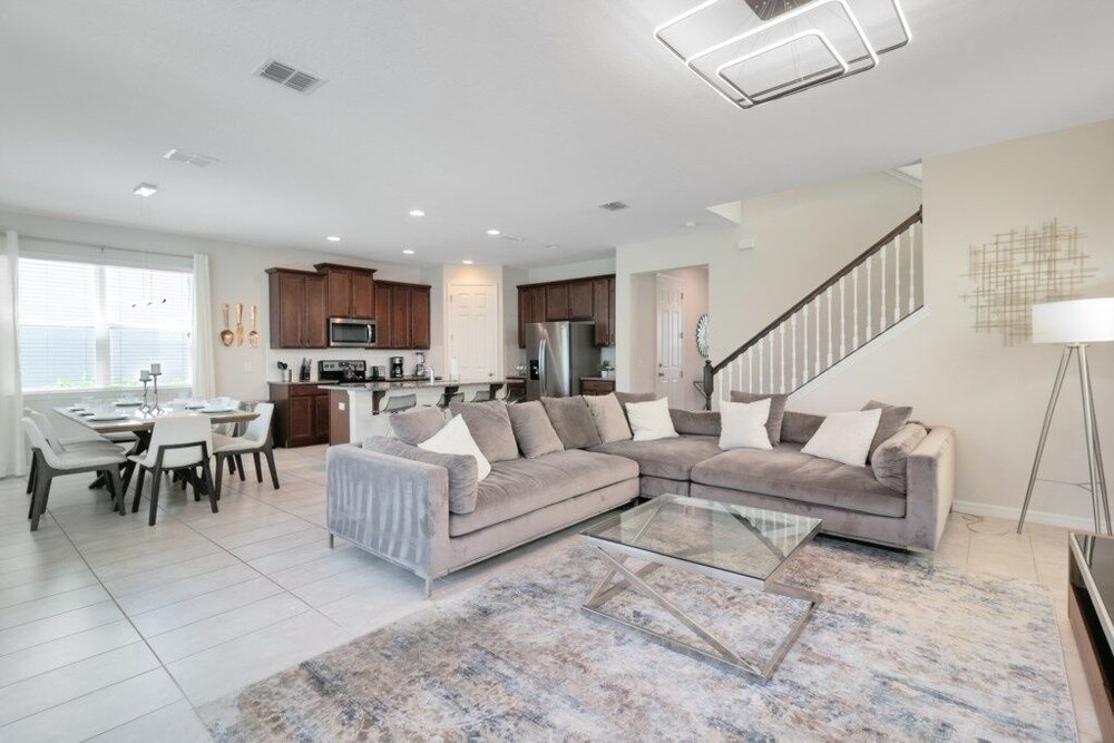 Incredible Resort 4 Bed Pool spa Home 4 Bedroom Villa by RedAwning - featured photo