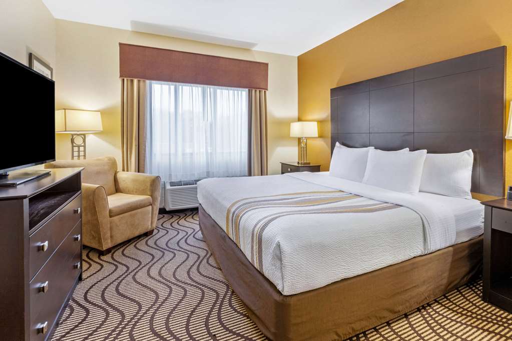 La Quinta Inn & Suites by Wyndham South Bend - photo 28
