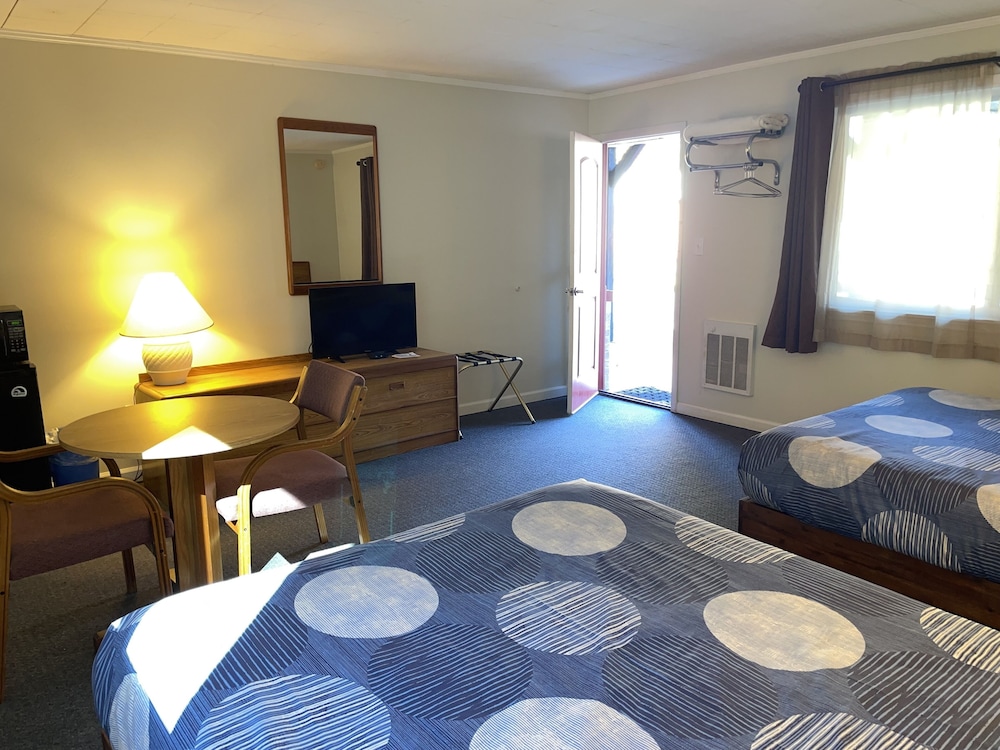 A Holiday Motel - photo 9