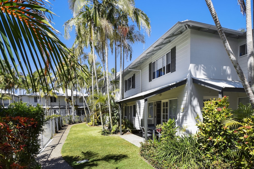 Coco Bay Resort - carbon neutral hotel in Noosaville