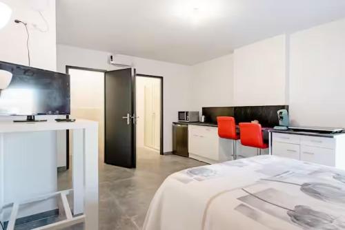 Studio de L'avance - last minute hotel in Unknown City