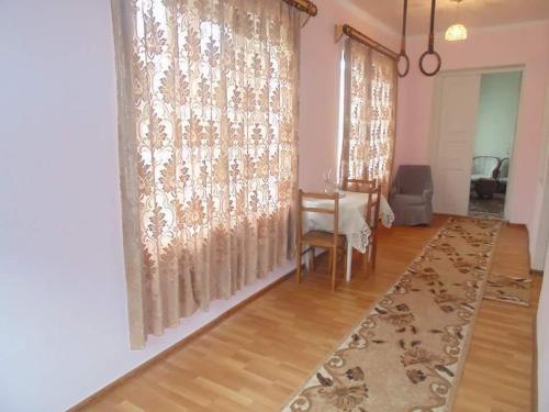 Jimsher Naveriani Guesthouse