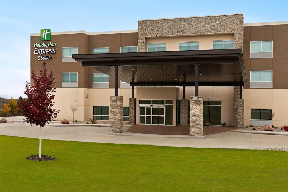 Holiday Inn Express and Suites Beaver Dam - featured photo