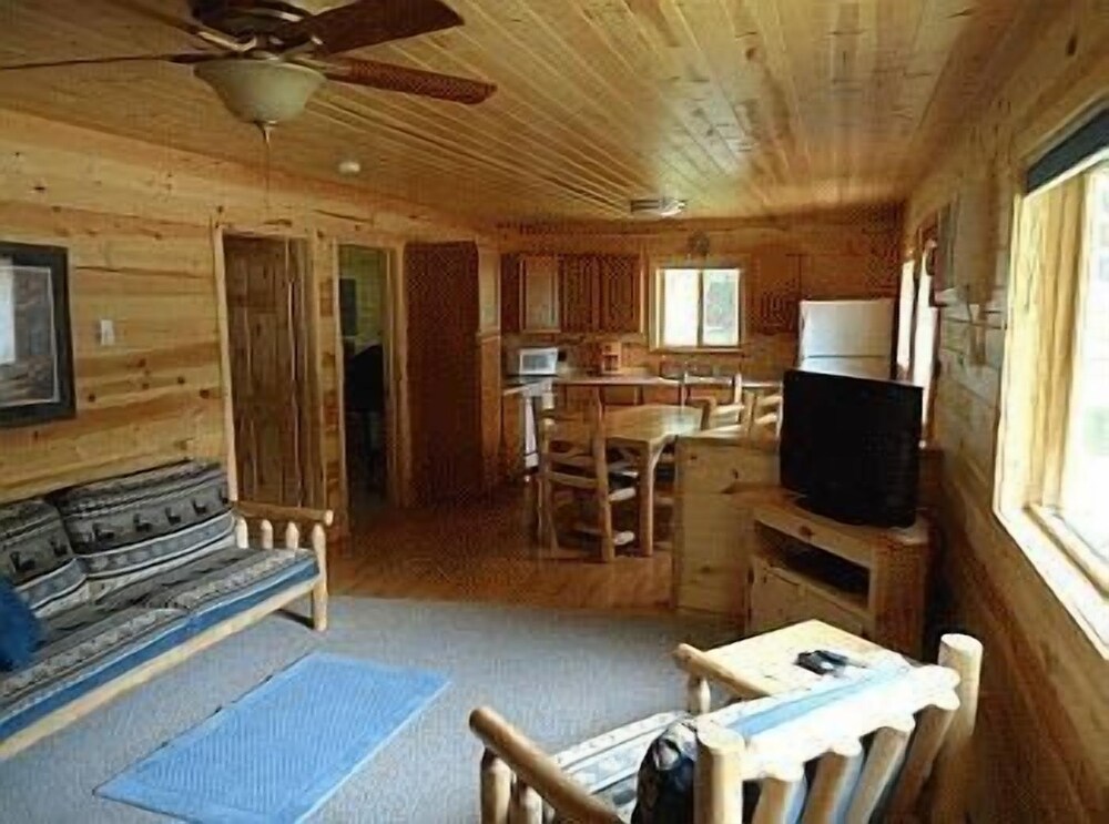 Red Door Resort & Motel - photo 5