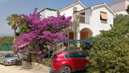 Apartments with parking space Sutivan Brac 21426 — 4-Star Luxury Hotel in Sutivan, Croatia