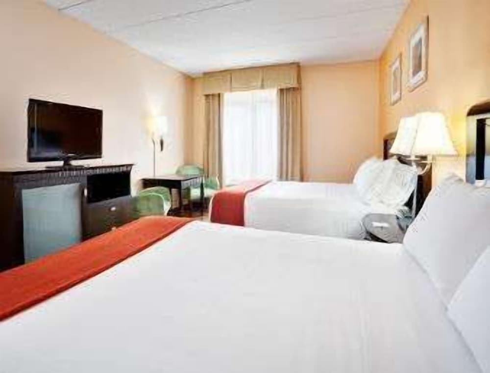 Baymont by Wyndham East Windsor Bradley Airport - photo 11