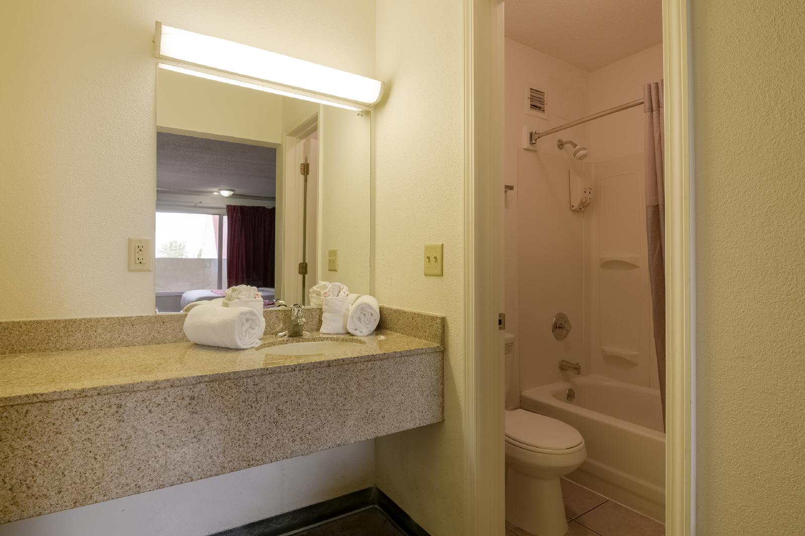 OYO Hotel St. Louis Lambert Airport - photo 21