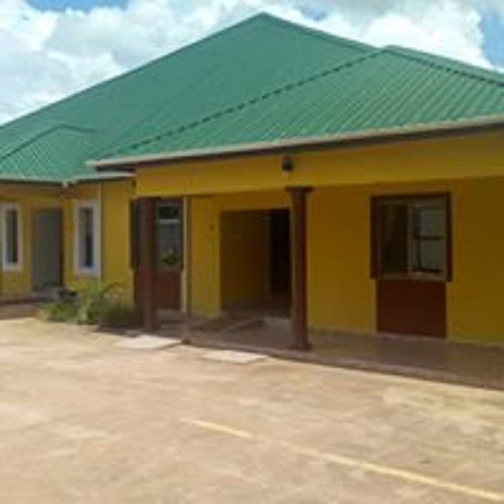 Royal Cashrise Lodge 12815885 — Kabwe