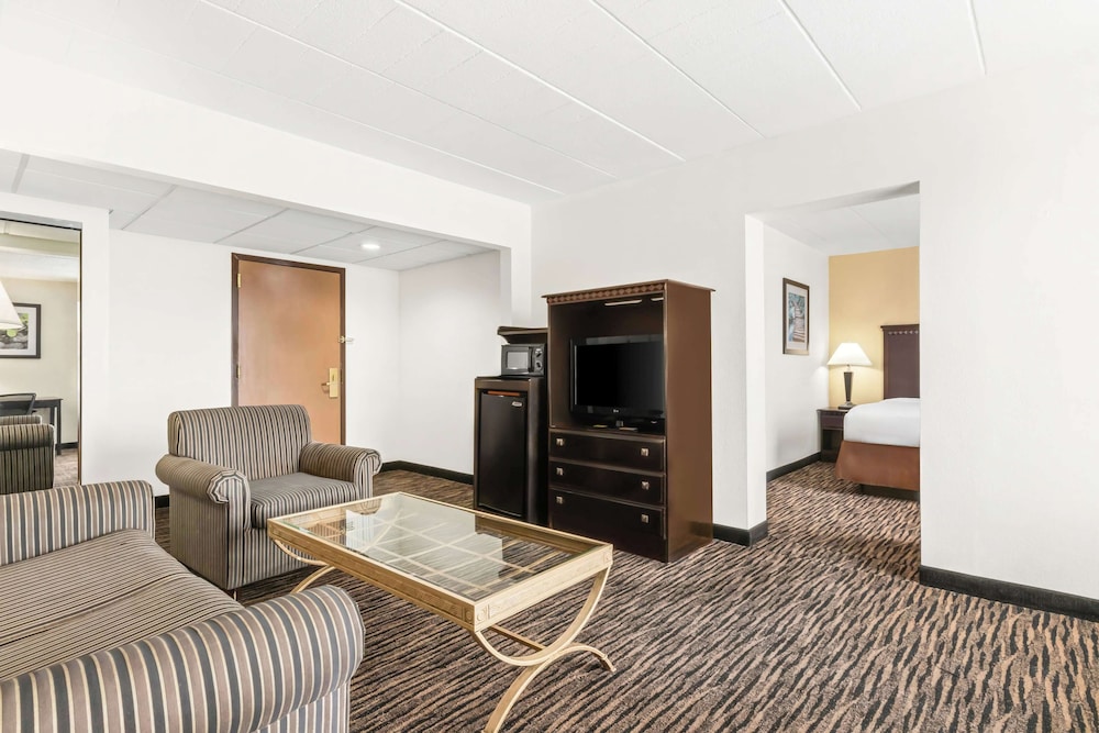 Best Western Hazlet Inn - photo 7