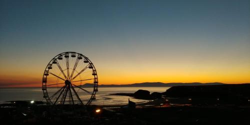 Palm Cove Bundoran Luxurious Sea View Balcony Free Wifi Netflix Sleeps 5 — 4-Star Luxury Hotel in Bundoran, Republic of Ireland