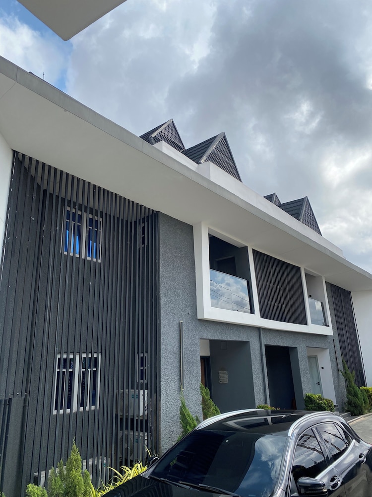 Greyfield Apartment 1 — 4-Star Luxury Hotel in Benin City, Nigeria