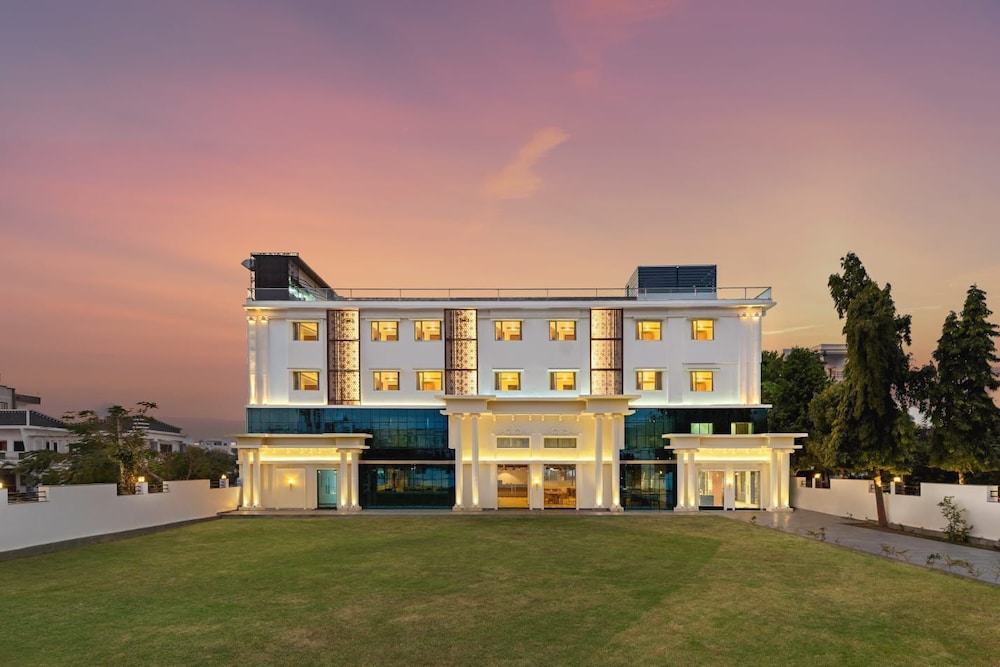 Redolence Aravali Tree - carbon neutral hotel in Udaipur