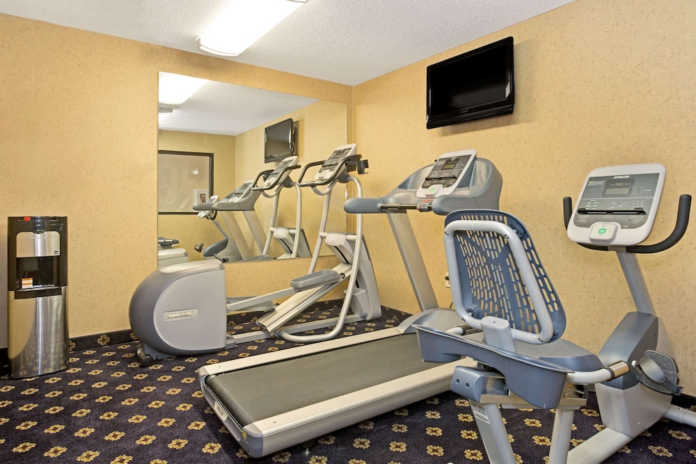 Hawthorn Extended Stay by Wyndham Cincinnati Sharonville - photo 12