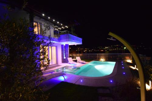 Villa Mimosa Bellagio Wild Flowers — 4-Star Luxury Hotel in Vassena, Italy