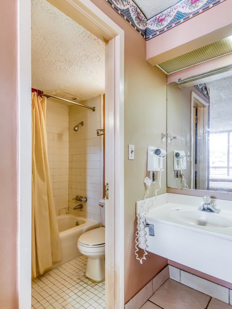 OYO Hotel Jackson North I 55 - photo 24