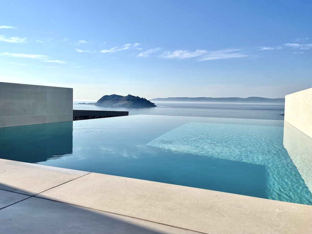 Eleia Seafront Rooms & Villas — 4-Star Luxury Hotel in Petra, Greece