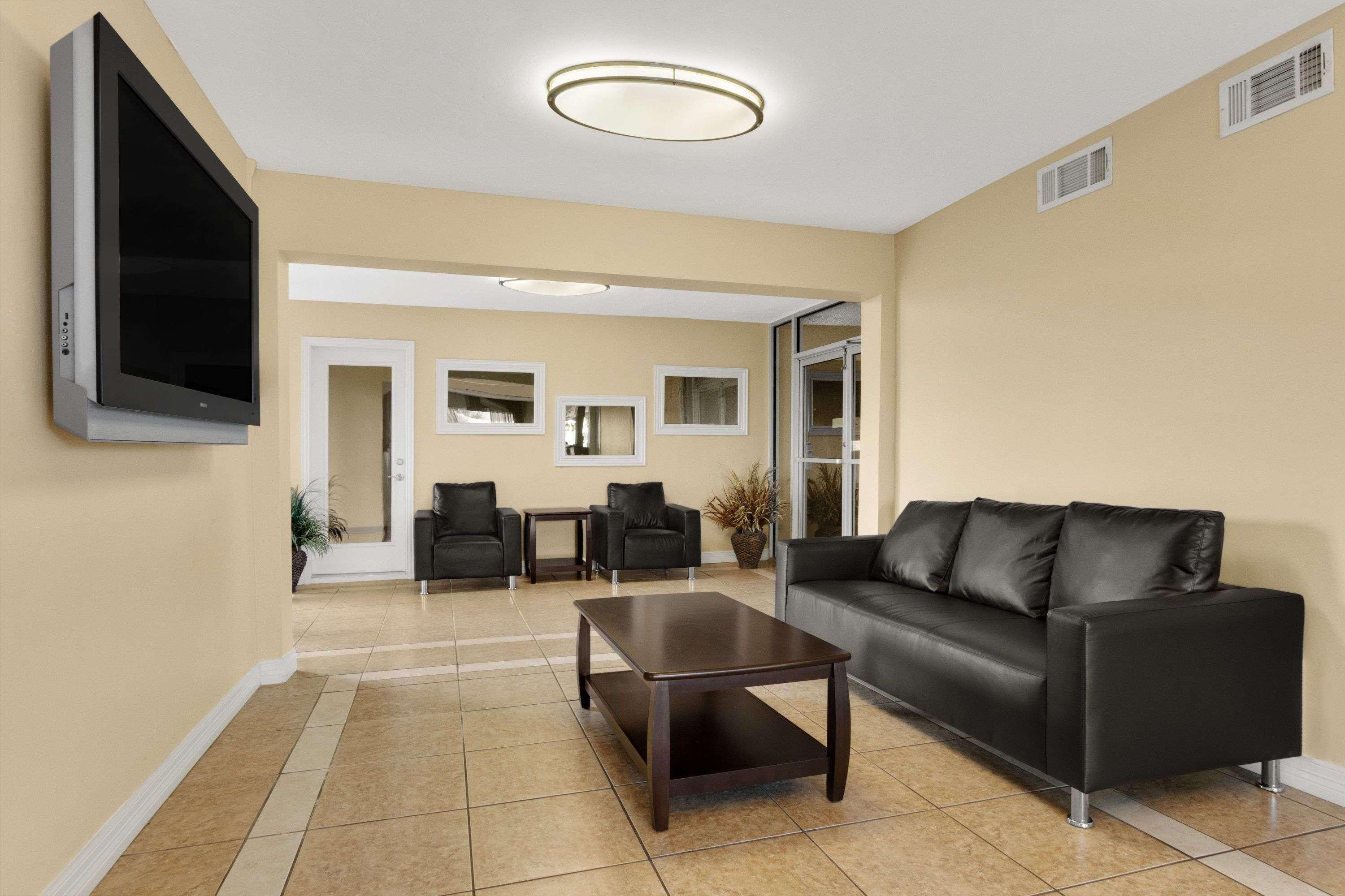 Super 8 by Wyndham Fort Worth TX - photo 13