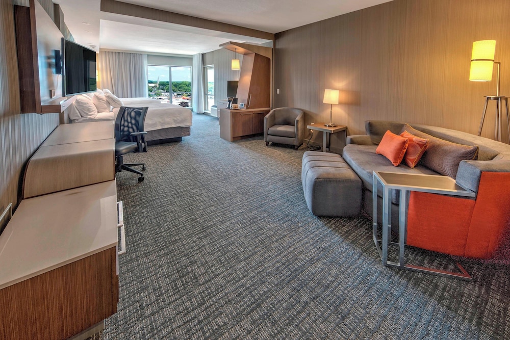 Courtyard Westbury Long Island - photo 17