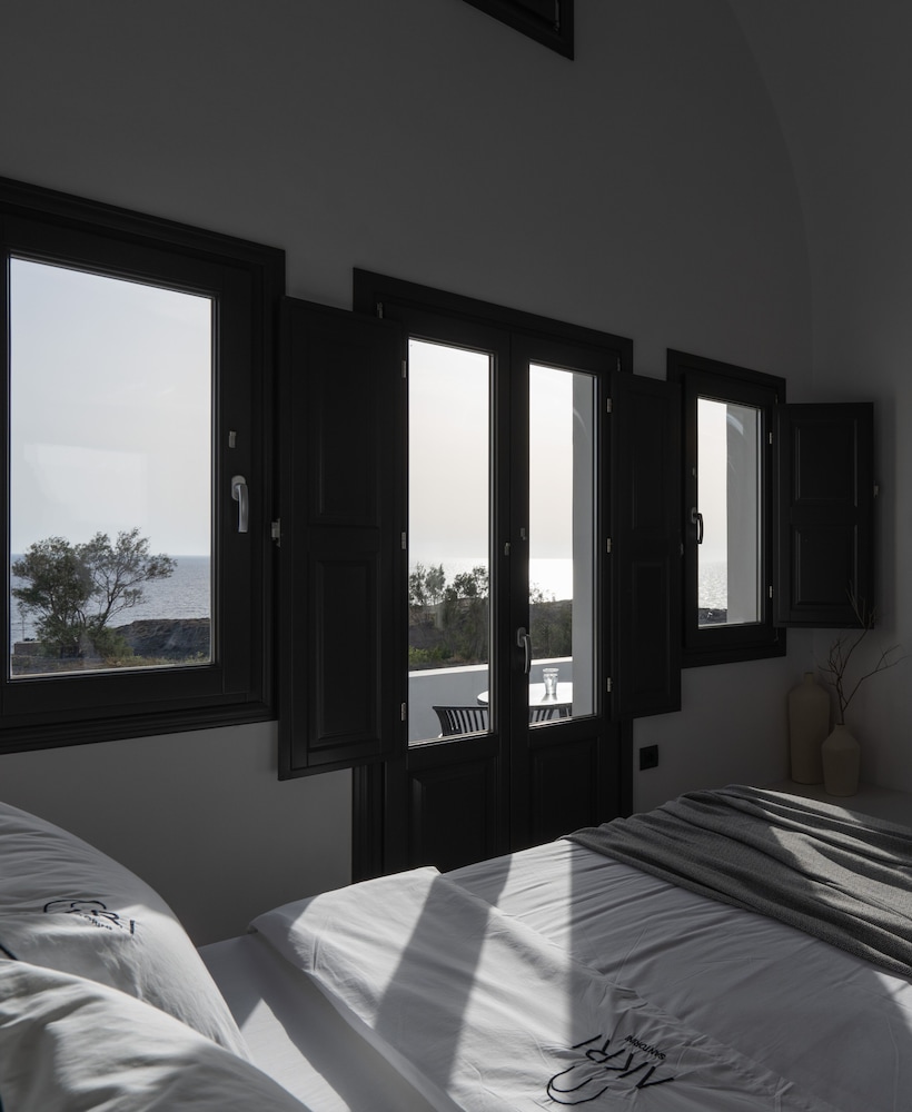 AKRI Suites Vourvoulos — Fira — photo 5