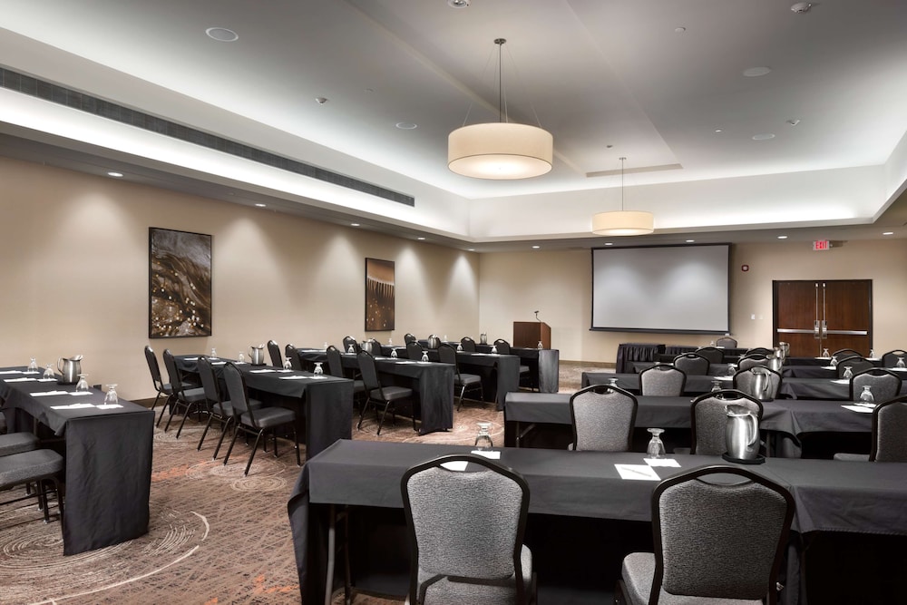 DoubleTree by Hilton Hotel Lawrence - photo 26