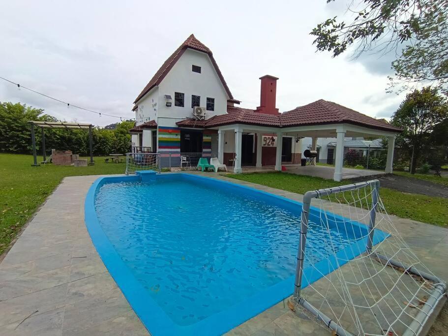 A famosa Moments villa 924 covered Bbq KTV pool — 4-Star Luxury Hotel in Alor Gajah, Malaysia