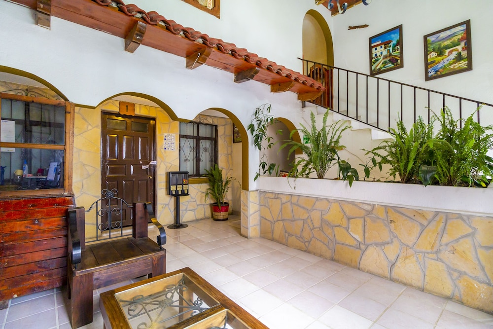 Capital O OYO Hotel Las Nubes Mercado de Dulces y Artesanías Ámbar San Cristobal De Las Casas in San Cristobal De Las Casas, Mexico