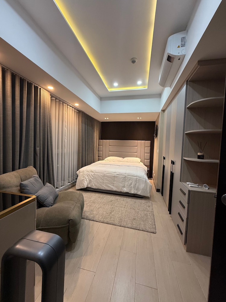 BGC Uptown Park Suites Tower 1 2 Bedroom and 2 Bath Condo — 4-Star Luxury Hotel in Manila, Philippines