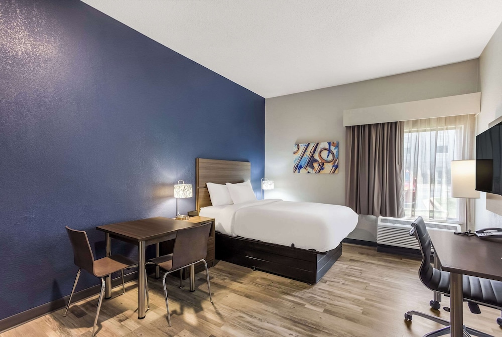MainStay Suites Bourbonnais Kankakee - photo 10