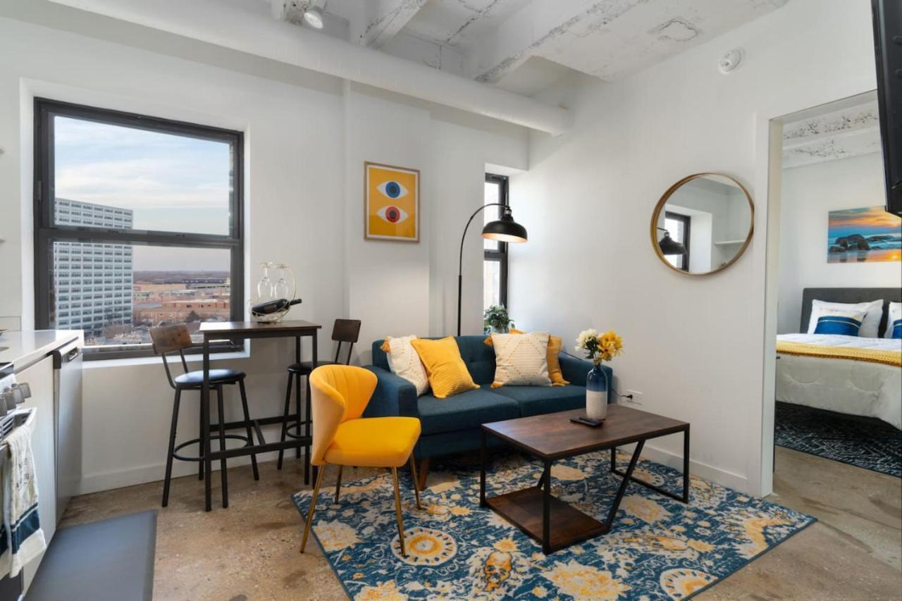 Regal Stylish Uptown Loft Beachfront RooftopWFHGym — 4-Star Luxury Hotel in Chicago, United States