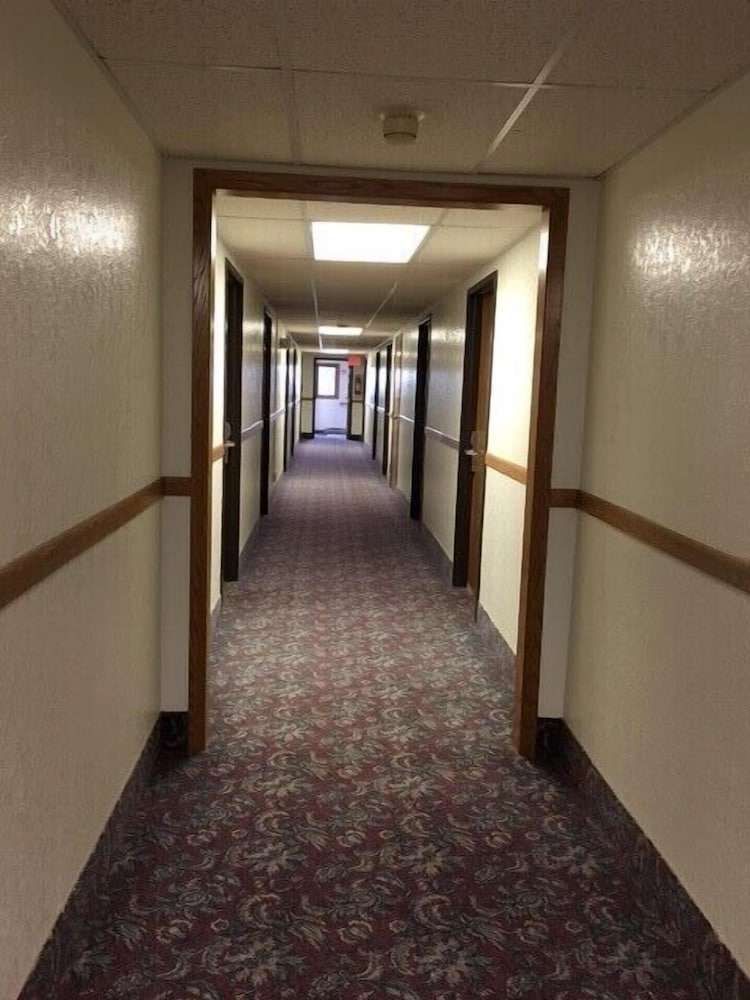 Clarion Hometown Inn - photo 20