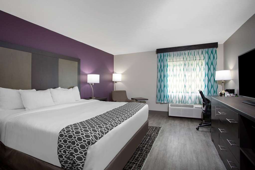 La Quinta Inn & Suites by Wyndham Roanoke Salem - photo 32