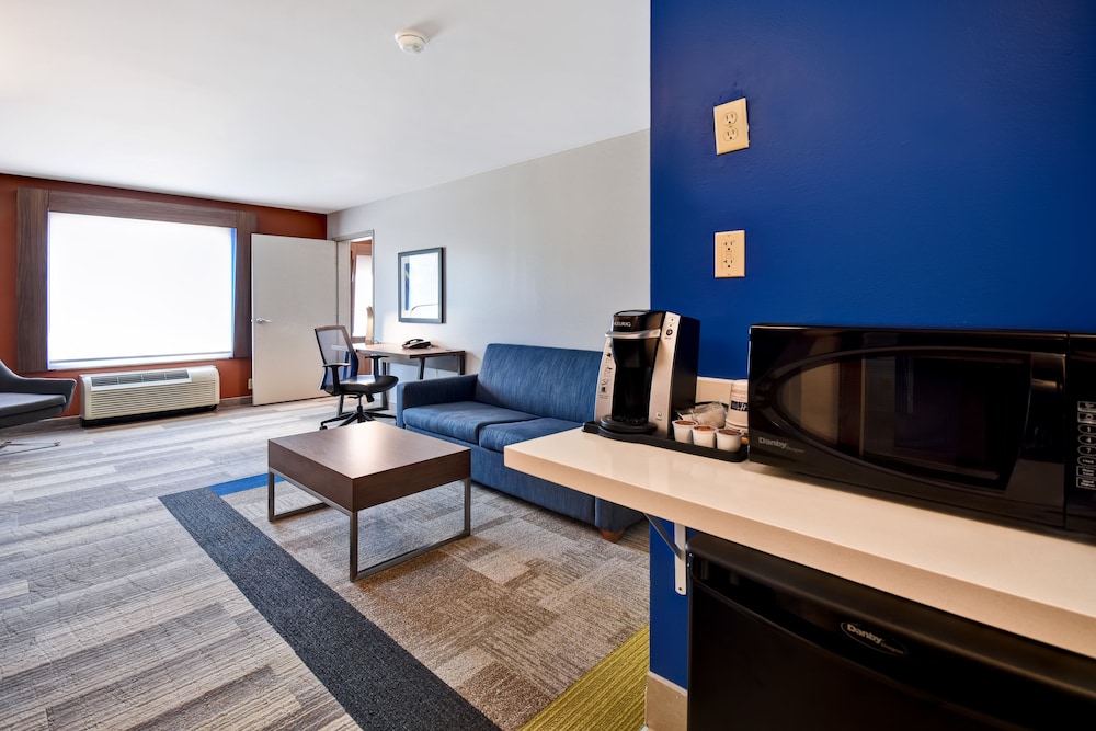 Holiday Inn Express & Suites Schererville by IHG - photo 10