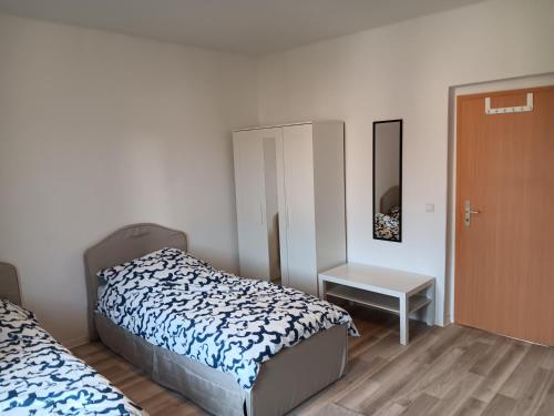 Crew Quartier ALL INCLUSIVE Serviced Apartments 3 Schlafzimmer mit Küche Bad Waschmaschine Flat TV WiFi usw in Merseburg Leuna in Merseburg, Germany
