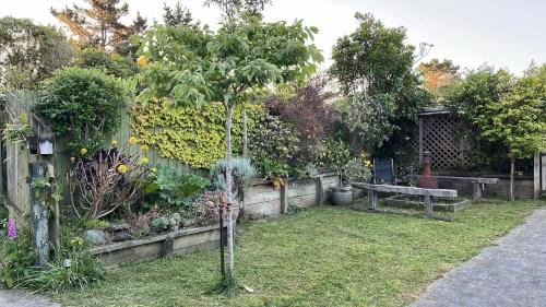 Incline Cottage — 5-Star Luxury Hotel in Upper Hutt, New Zealand