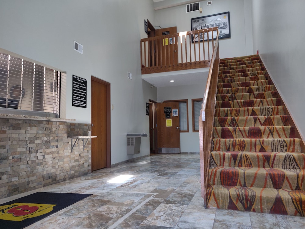 Super 8 by Wyndham DeKalb IL - photo 5