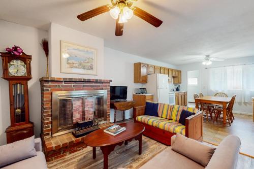 Breezy Marie — 4-Star Luxury Hotel in Plymouth, United States