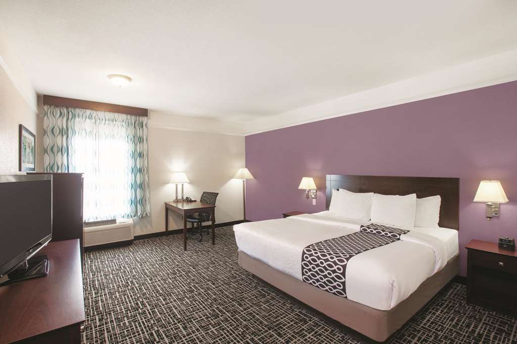 La Quinta Inn & Suites by Wyndham Mansfield TX - photo 18