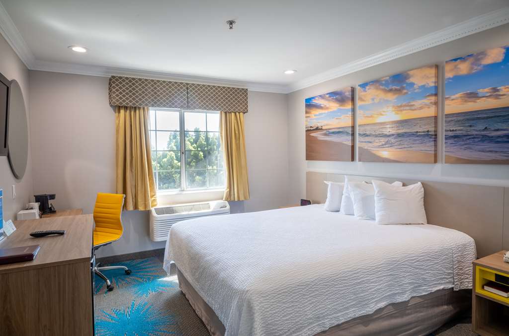 Days Inn by Wyndham Santa Monica - photo 32